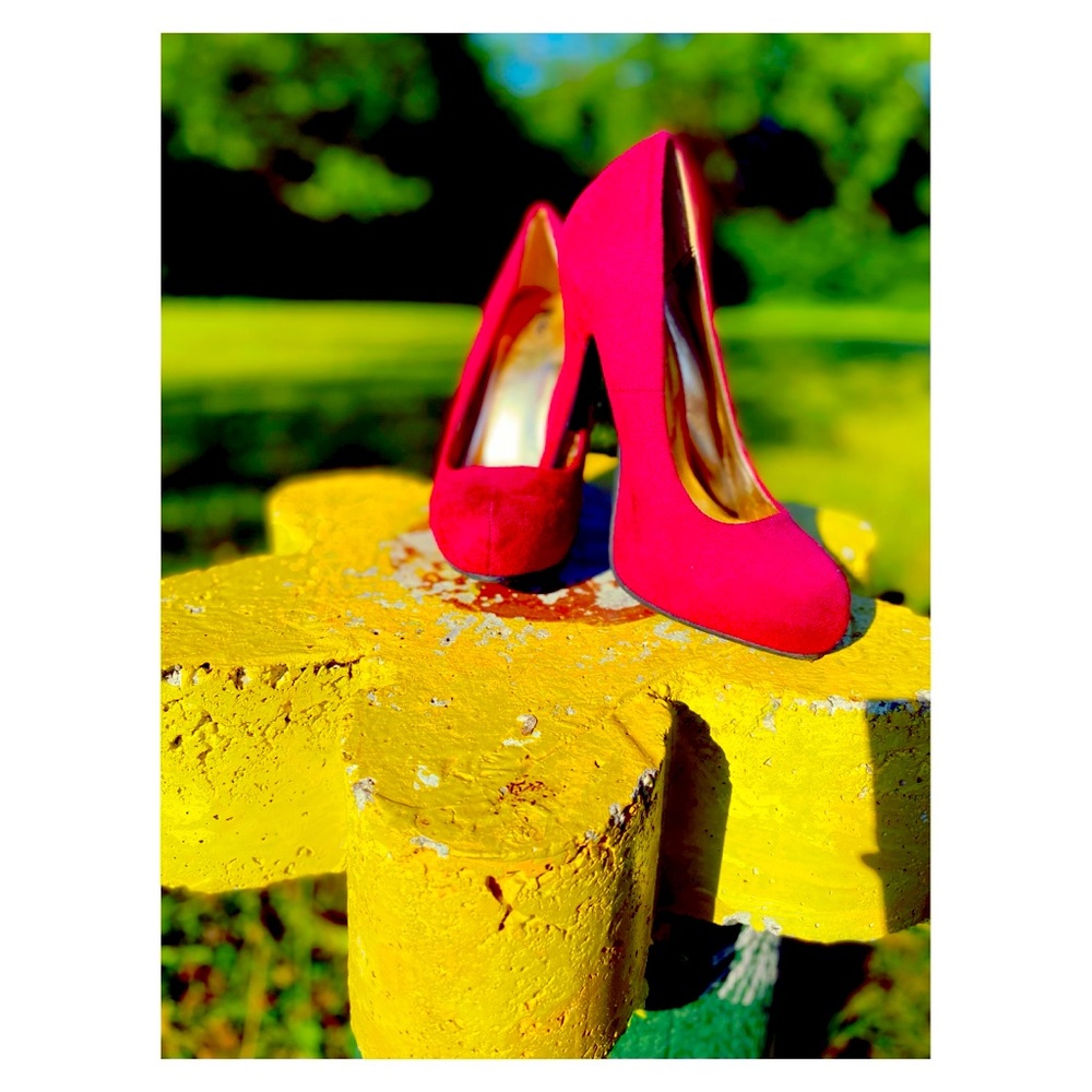 PINK PUMPS